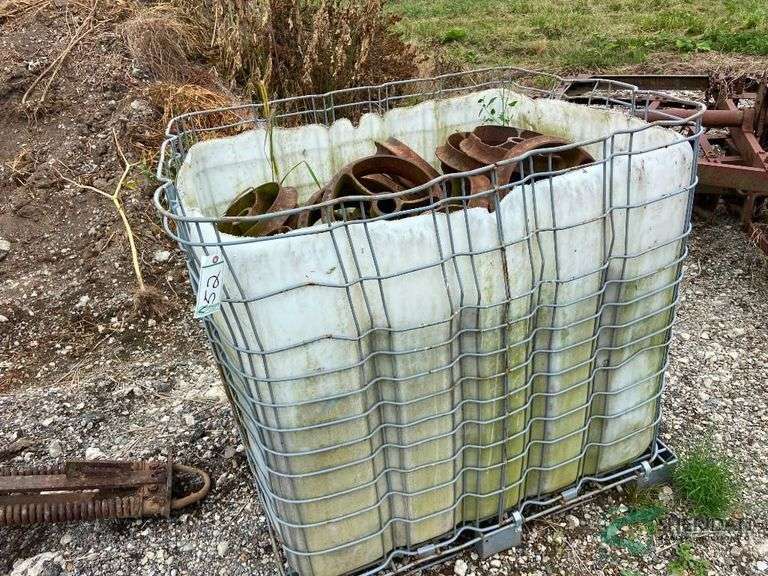 Tote with packer wheels image