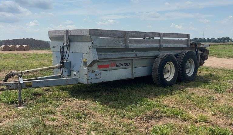 New Idea 3632 old manure spreader turned into self unloading wood trailer, row:7 image
