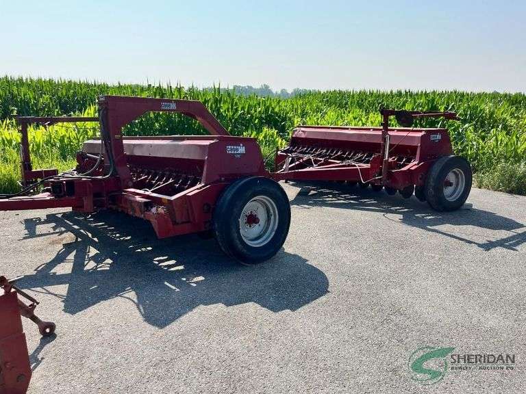Case IH 5100 Soybean Special Double Drill with foldable hitch image