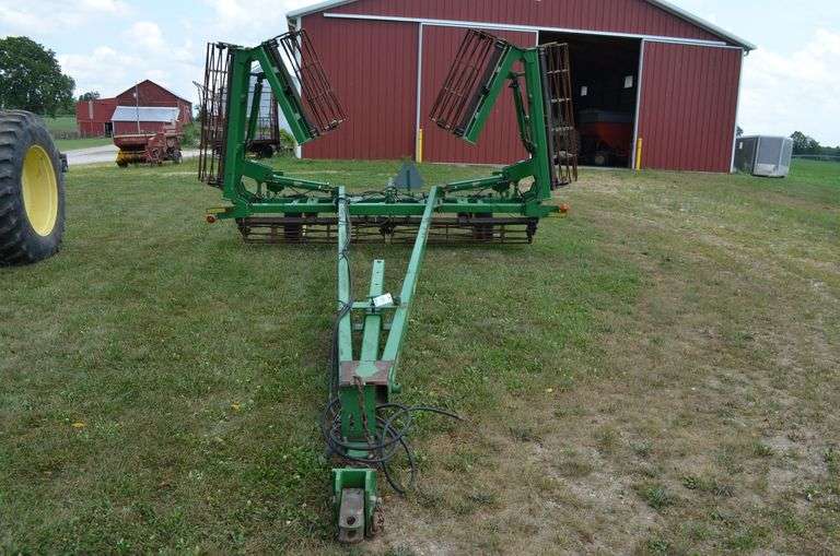John Deere 200 Fold Up Crumbler image