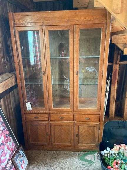 China cabinet with light image