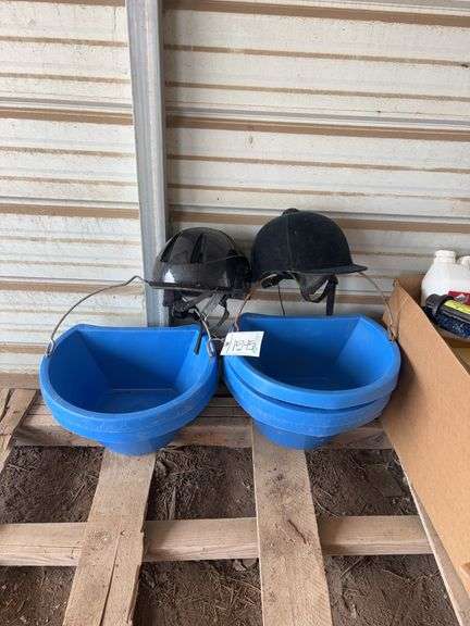 Dressage Helmet, lid locker helmet, (5) feed buckets, bldg:Green image