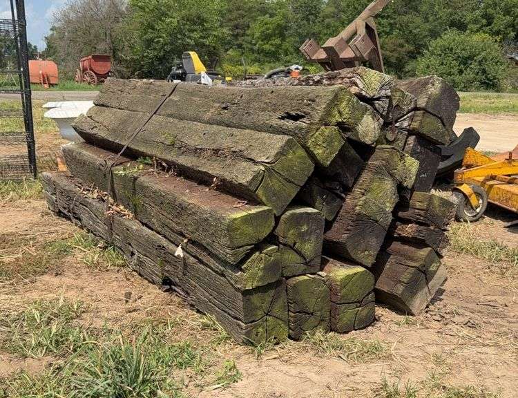 (16) 8' railroad ties, row:6 image