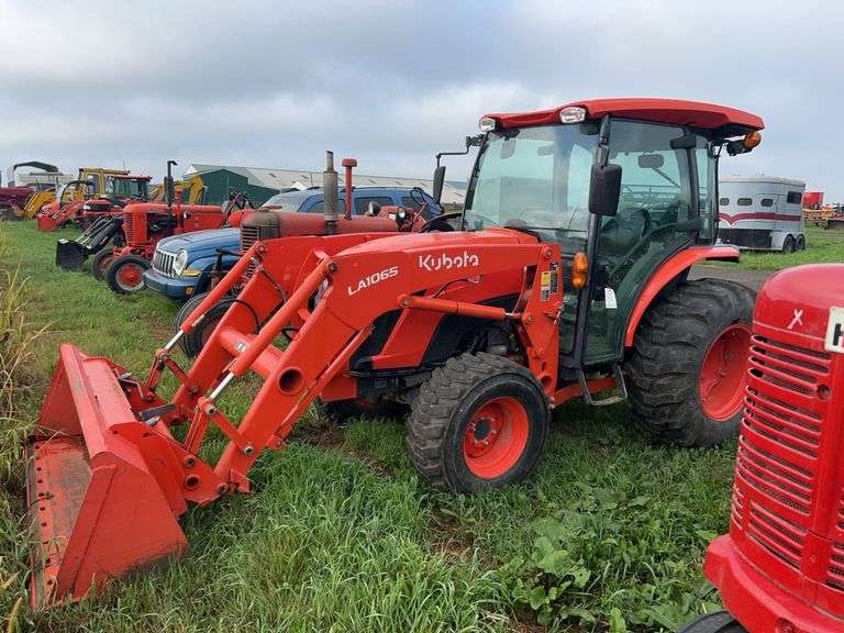 Kubota MX6000 with LA1065 loader, K, row:1 image