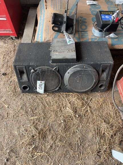 Speaker box with amp, bldg:green image