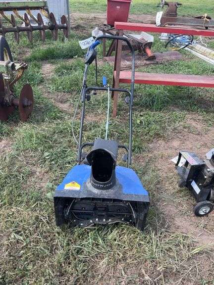 Snow Jo electric snow blower 12" W, row:9 image