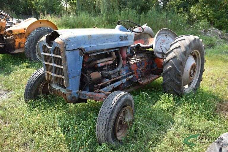 Ford tractor image