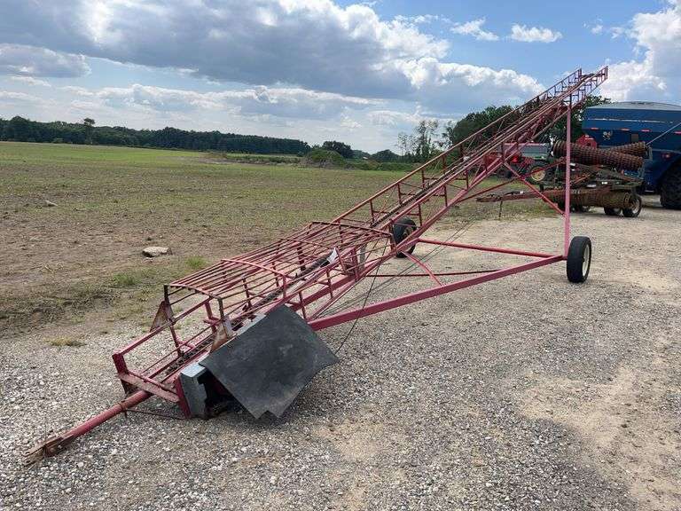 Hay elevator on transport, 1/2 hp electric motor 36 ft. image