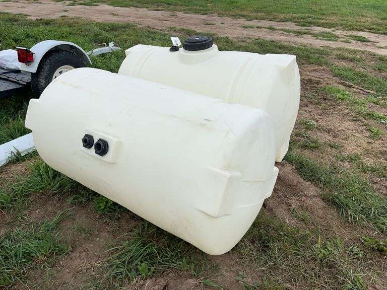 (2) Kinze nitrogen tanks 150 gallons each, came off Kinze planter, row:9 image