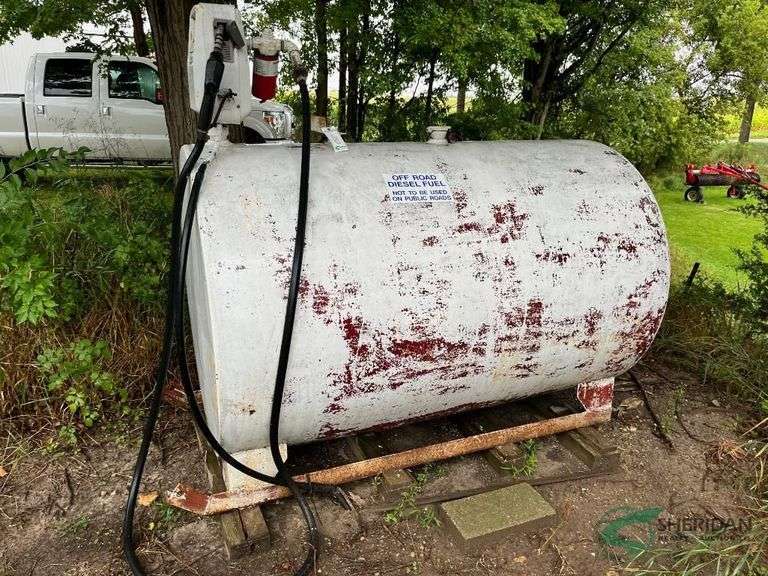 550 gallon diesel fuel tank with pump image