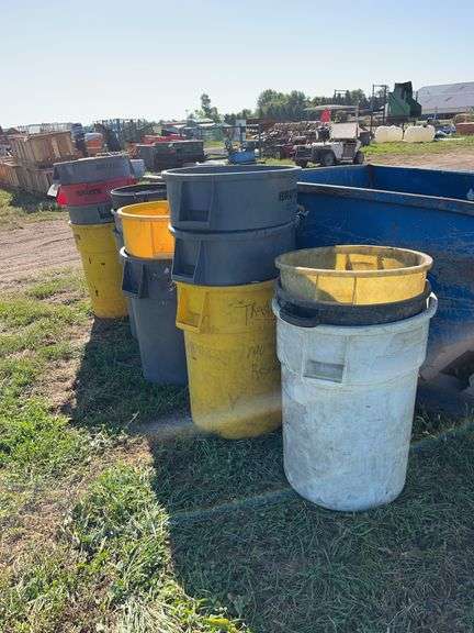 Rubbermaid trash can, row:10 image