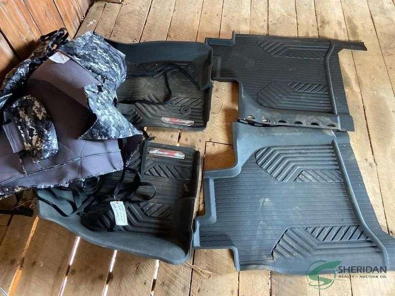 2021 Chevy 1500 fitted seat covers and floor mats barely used image