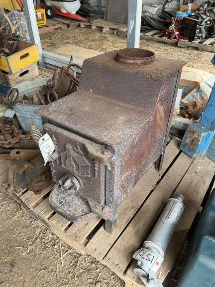 Small cabin wood burning stove, bldg:green image