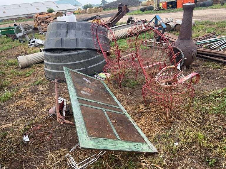 Many yard ornaments, row:5 image