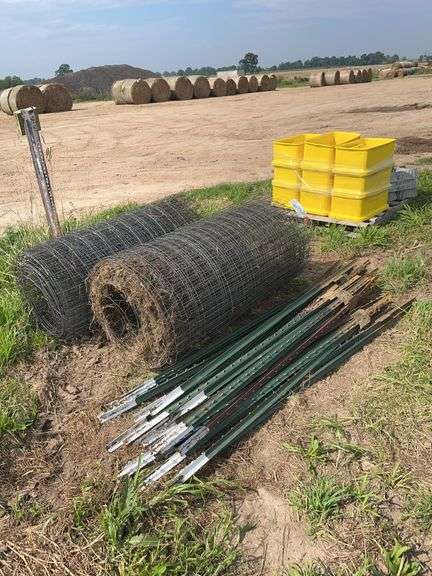 (2) rolls of fencing & (29) T-posts, row:6 image