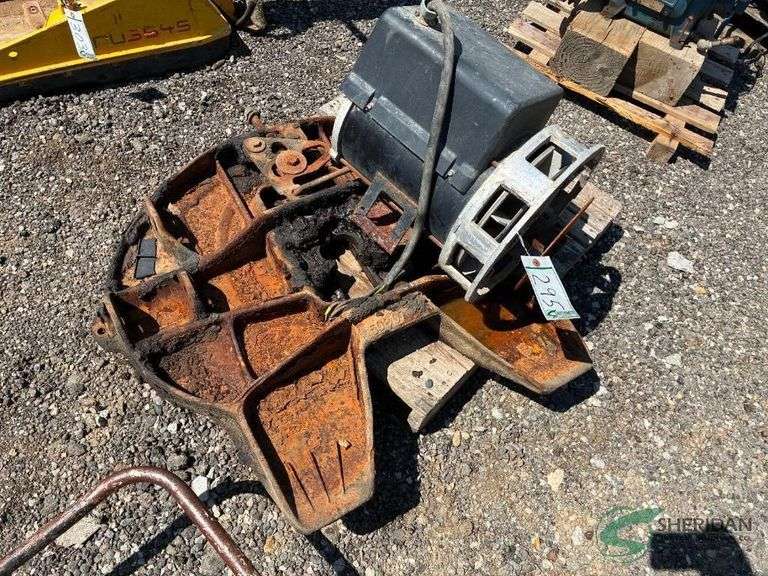 Fifth Wheel Plate and Pump image