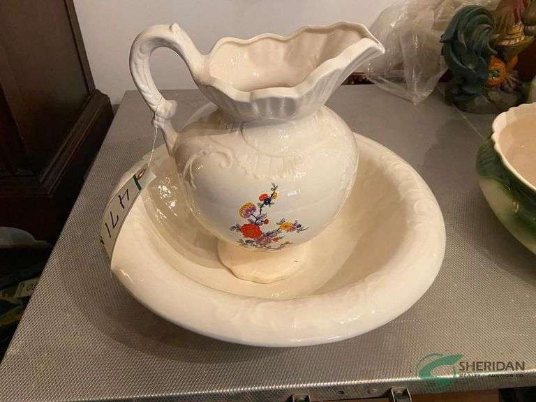 Wash pitcher with basin image