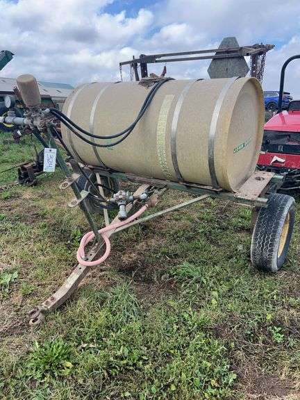 John Deere Pull type sprayer with no booms, row:3 image