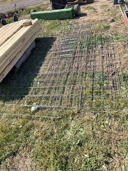 (5) cattle panels- (2) 12', (2) 8', (1) 13', (1) 12' pig panel row:4 image