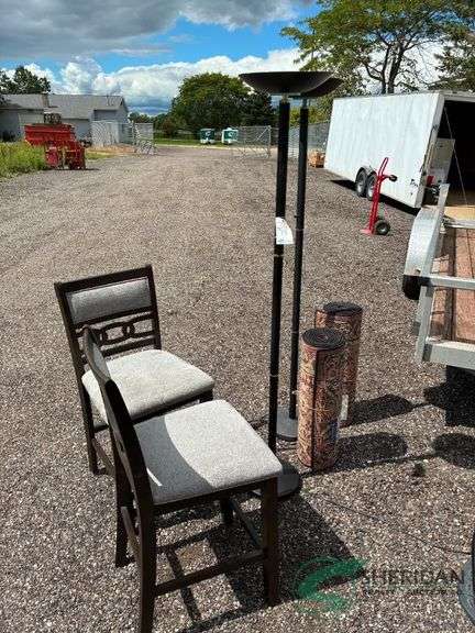 (2) Bar stools, (2) lamps, & (2) rugs image