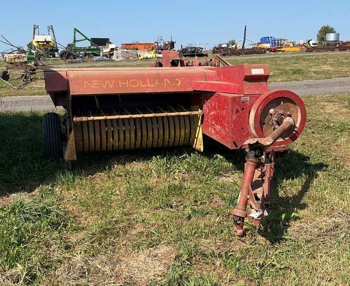 New Holland hay liner 273 square baler, row:2 image