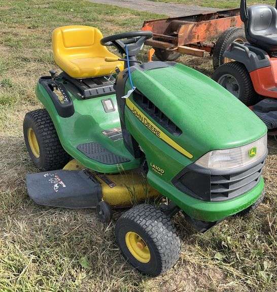 John Deere LA100, 42" deck, row:4 image