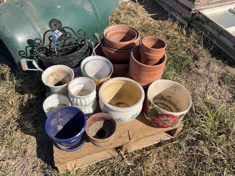 Pallet of flower pots, row:5 image