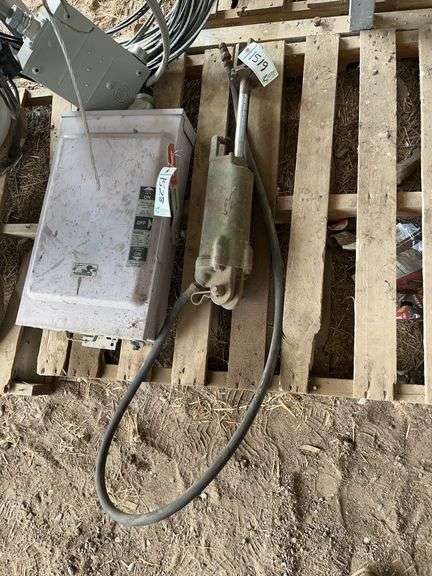 John Deere hydro cylinder, bldg:Green image