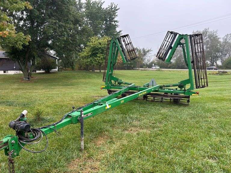 John Deere 200 Rolling Basket image