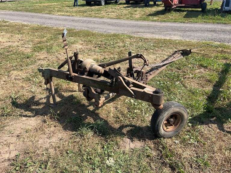 John Deere #8 sickle bar mower with extra knives and brackets, row:3 image