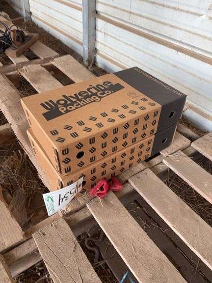 (2) boxes of knives, bldg:green image