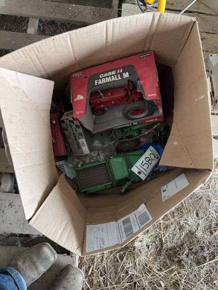 Box of toys, bldg:Green image