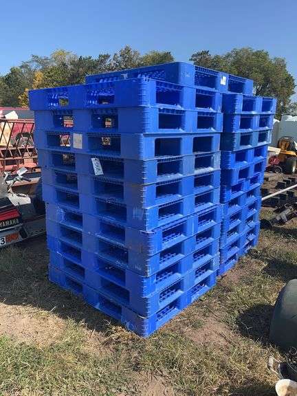 (23) plastic pallets 40"x47", row: 5 image