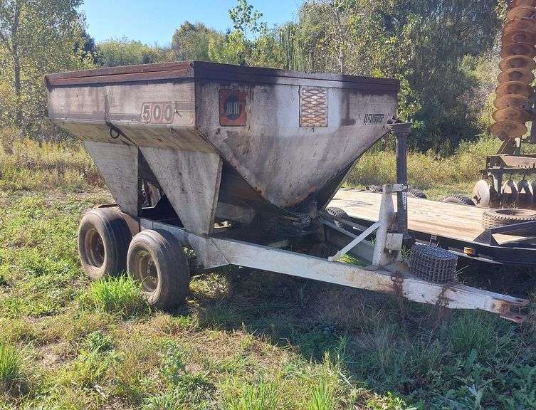 Willmar 7 TON Fertilizer Spreader image