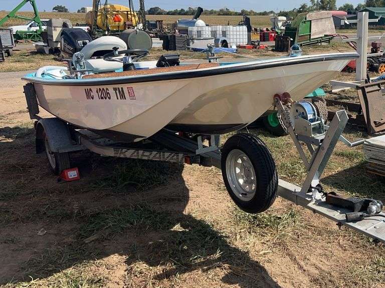 1972 Boston Whaler, K & M row:6 image