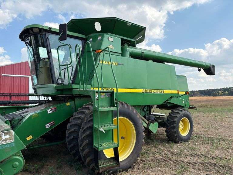 John Deere 9510 Maximizer Combine, 4,500 engine hours, 3110 separator hours. image