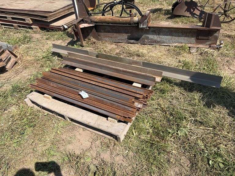 (44) pieces of T-iron 4' long & assortment of angle iron 3" x 3" and 3 1/2" x 3 1/2" different lengths, row:4 image