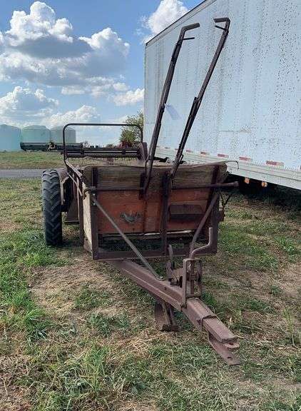 New Idea Antique ground driven manure spreader, row:2 image