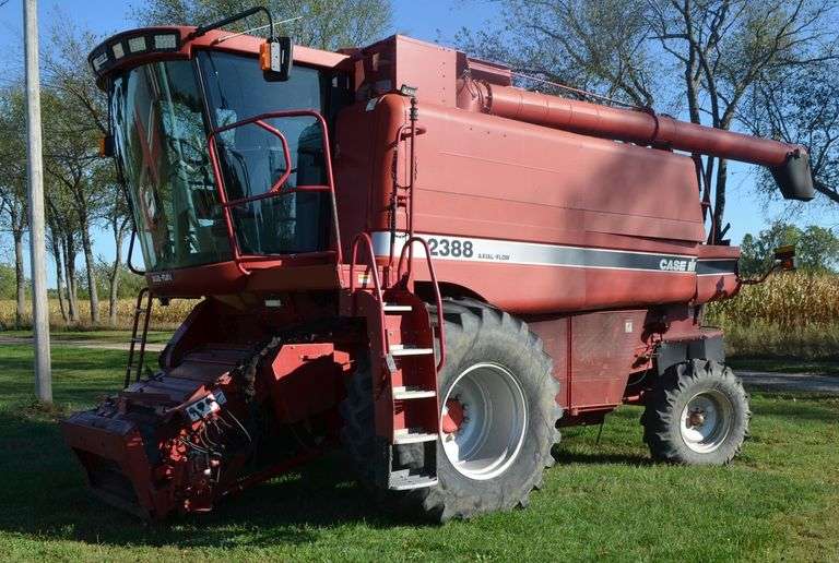CASE IH 2388 Combine image