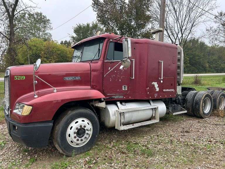 1994 Freightliner FLD120 image