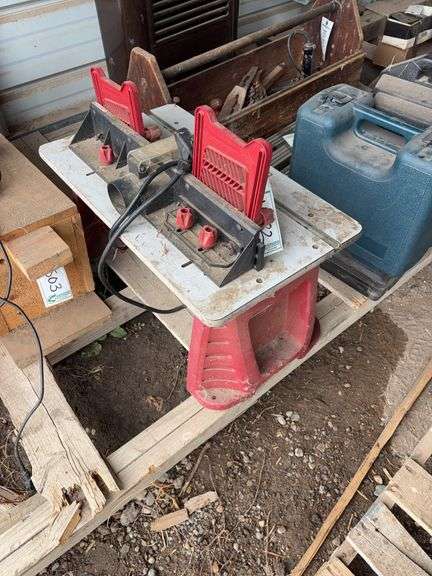 Router table, bldg:green image