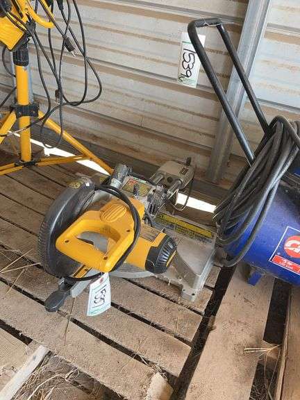10" Dewalt sliding saw, bldg:Green image