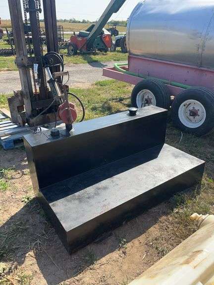 105 gallon diesel fuel tank with hand pump row:4 image