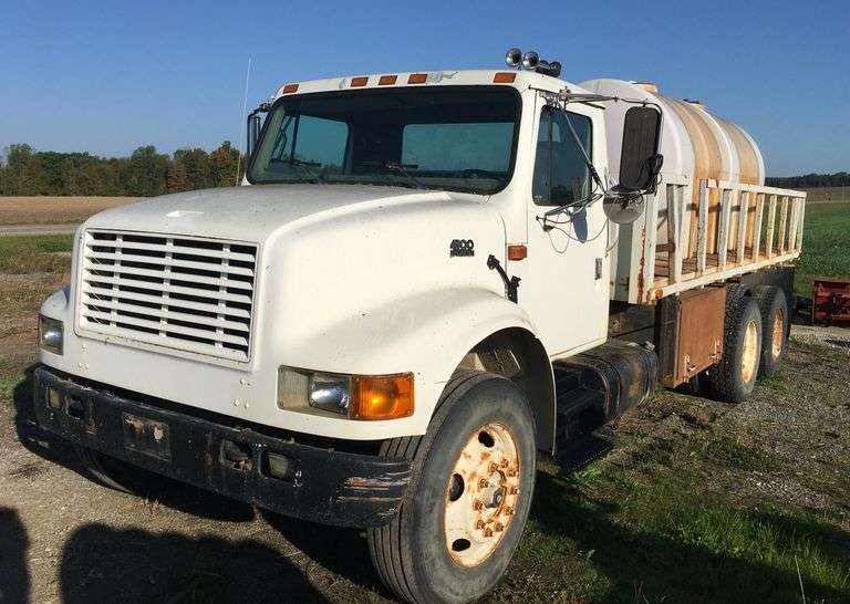 2001  INTERNATIONAL  F-4900 image