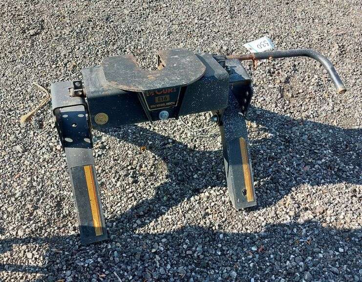 CURT E16 5th Wheel Hitch image