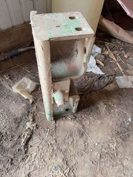 John Deere weight bracket image