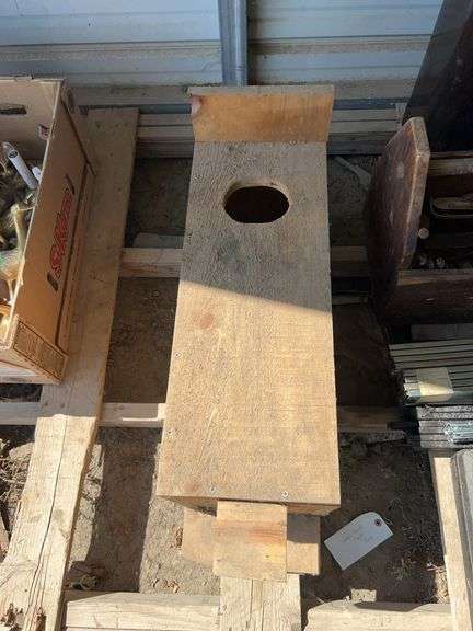Wood duck nest box, bldg:green image