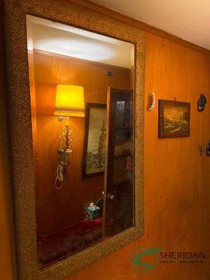 Mirror and wall decorations image