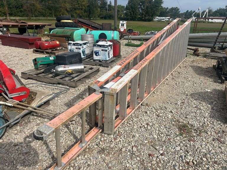 Aluminum Folding/Extension Ladder image