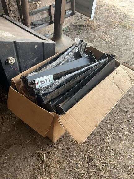 (12) metal powder coated table legs, bldg:green image